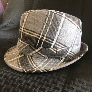 Steve Madden gray flannel hat.